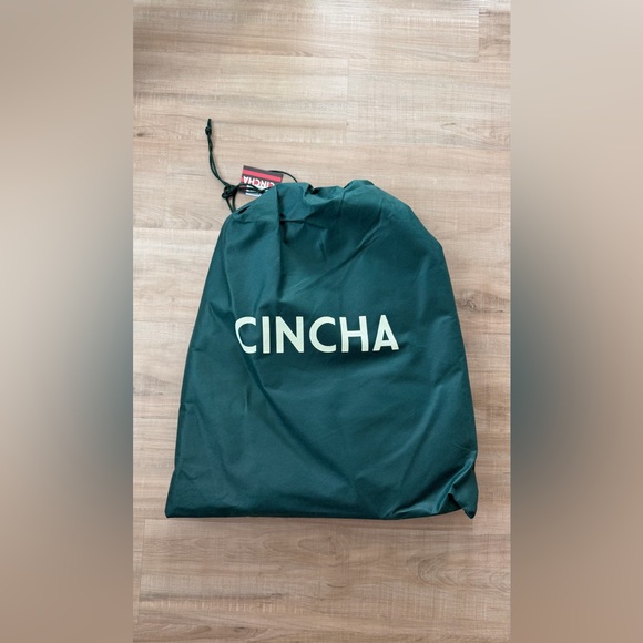 ✨ NEW WITH TAGS ✨ cincha the expandable tote in cerulean - Picture 9 of 13